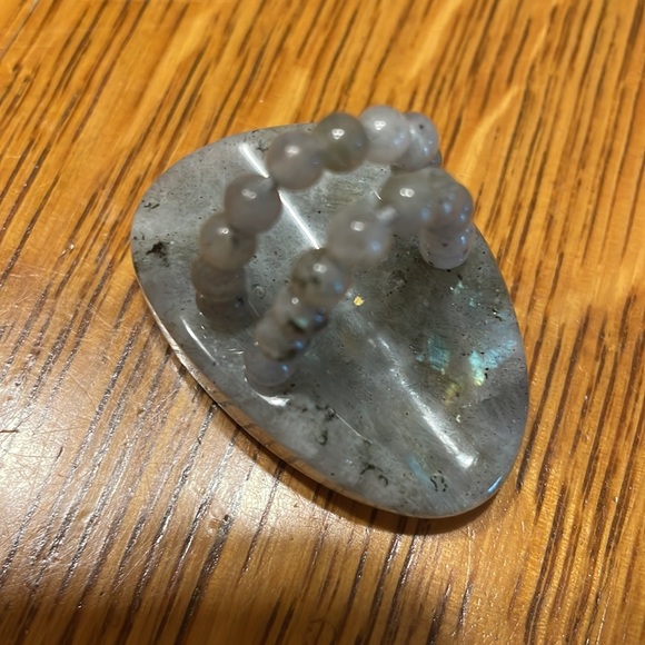 Lola Rose Labradorite Gemstone Stretch Ring - Picture 4 of 5